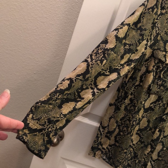 H&M snakeskin top - Picture 4 of 7